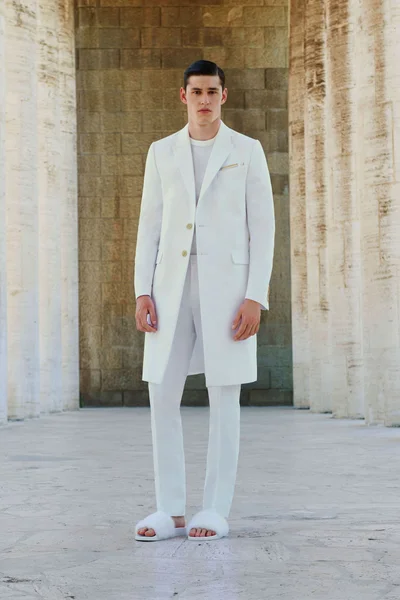 Look 4
